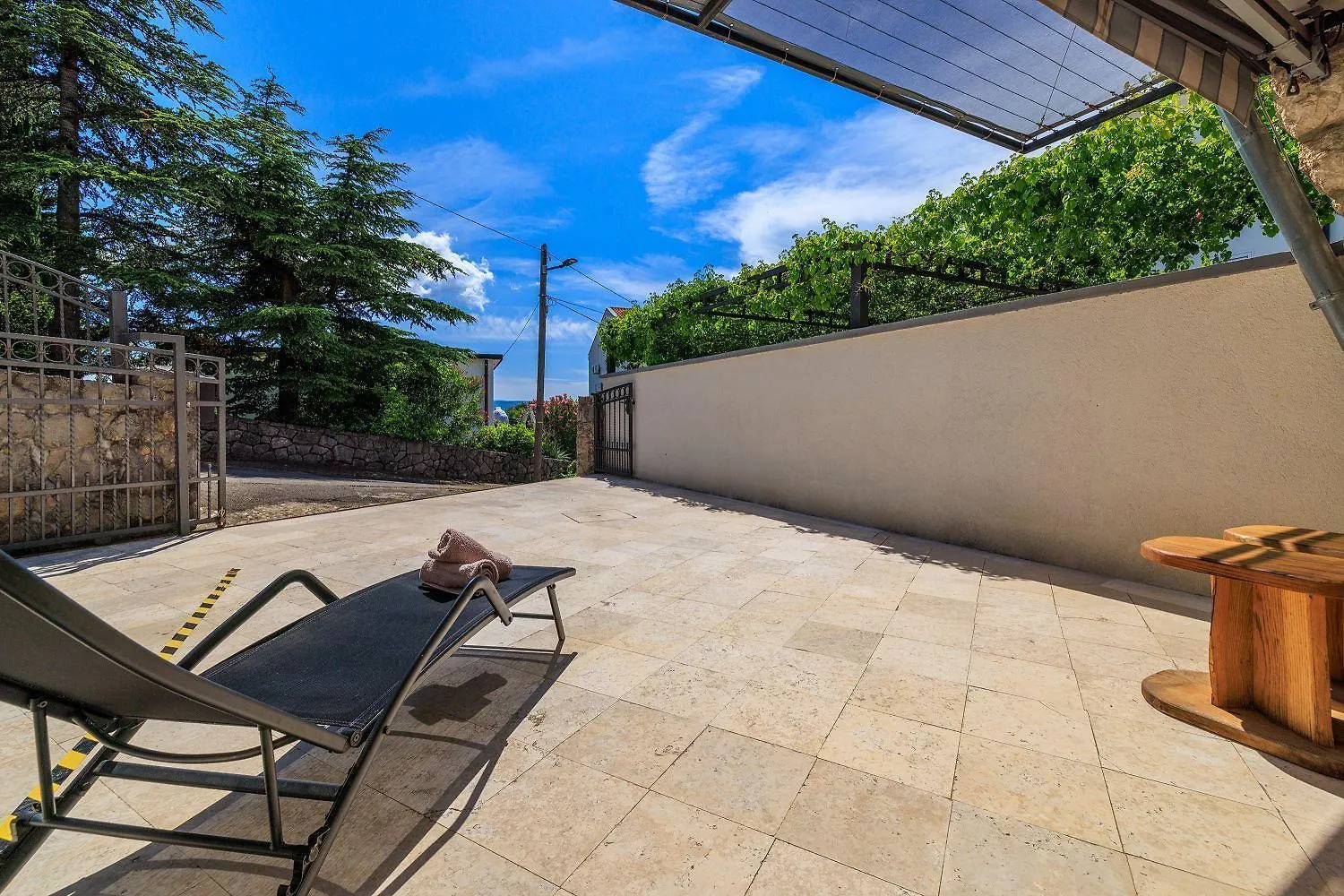 Helles Studio-Apartment Nur 350 Meter Zum Strand Mit Grill, Privatparkplatz, Liege Dramalj Apartamento