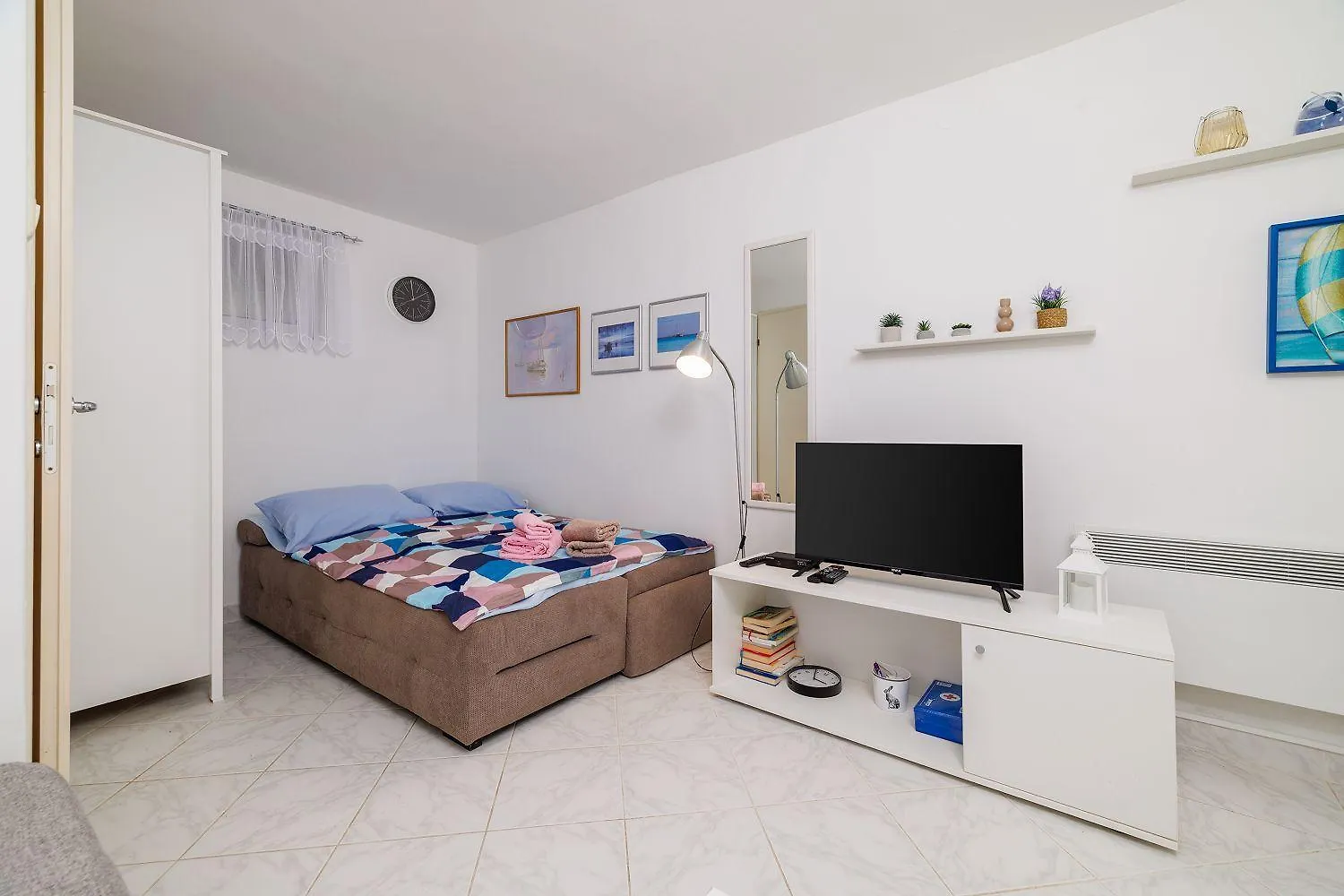 Helles Studio-Apartment Nur 350 Meter Zum Strand Mit Grill, Privatparkplatz, Liege Dramalj Apartamento