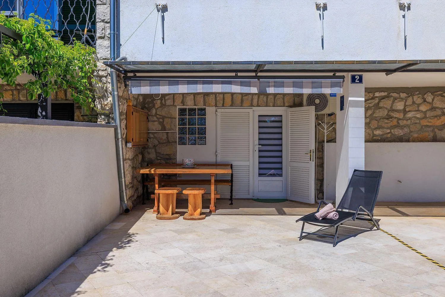 Helles Studio-Apartment Nur 350 Meter Zum Strand Mit Grill, Privatparkplatz, Liege Dramalj